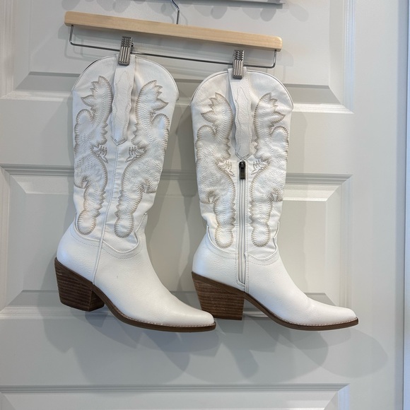 White Cowgirl Boots - Picture 3 of 5